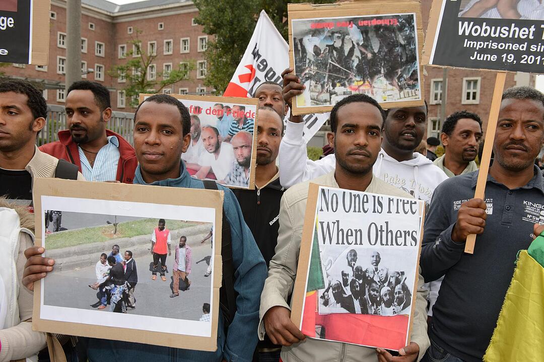 Kundgebung von Flüchtlingen vor dem Bundesamt für Migration Foto: Timm Schamberger / dpa