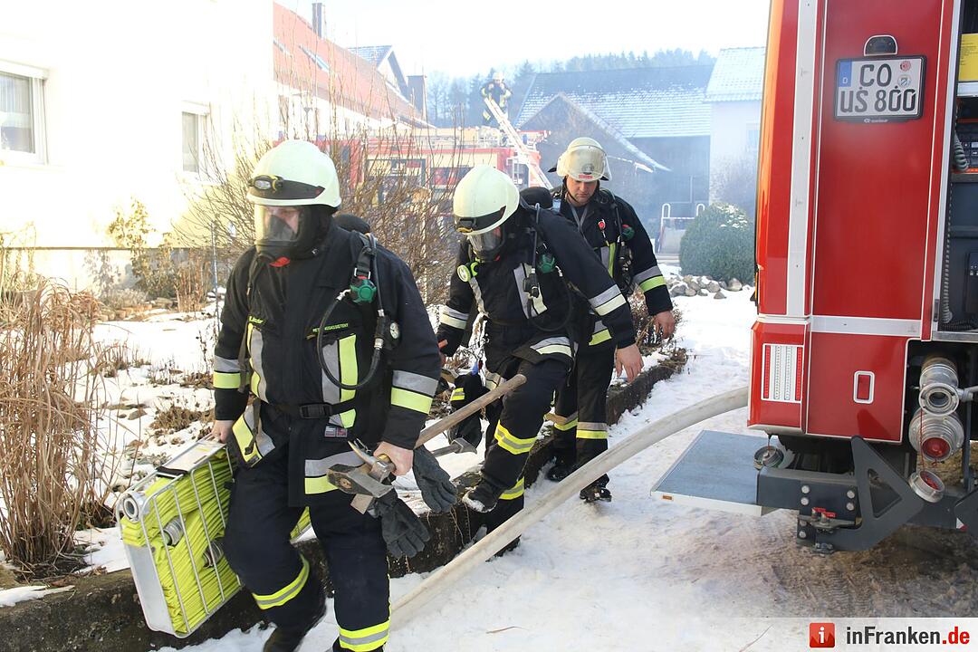 Kreis Coburg: Scheune in Grub am Forst steht in Flammen