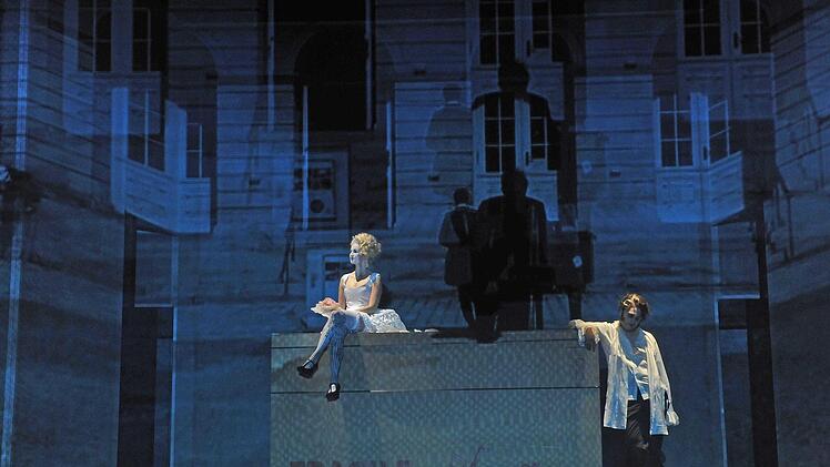 Turbulente Verwechslungen: Szene aus der Neuinszenierung von "Figaros Hochzeit" am Landestheater Coburg.Foto: Andrea Kremper