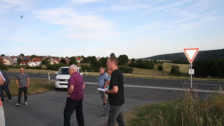 Eine Verengung der Einmündung am Platzer Berg soll von unbefugtem Benutzen der Anlieger-Straße abhalten.Gabriele Sell