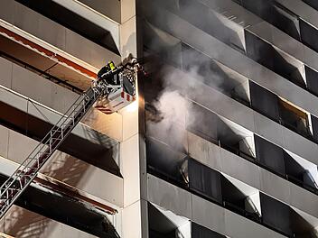 Nürnberg: Brand in 22-stöckigem Wohnhaus - Bewohner leblos aufgefunden