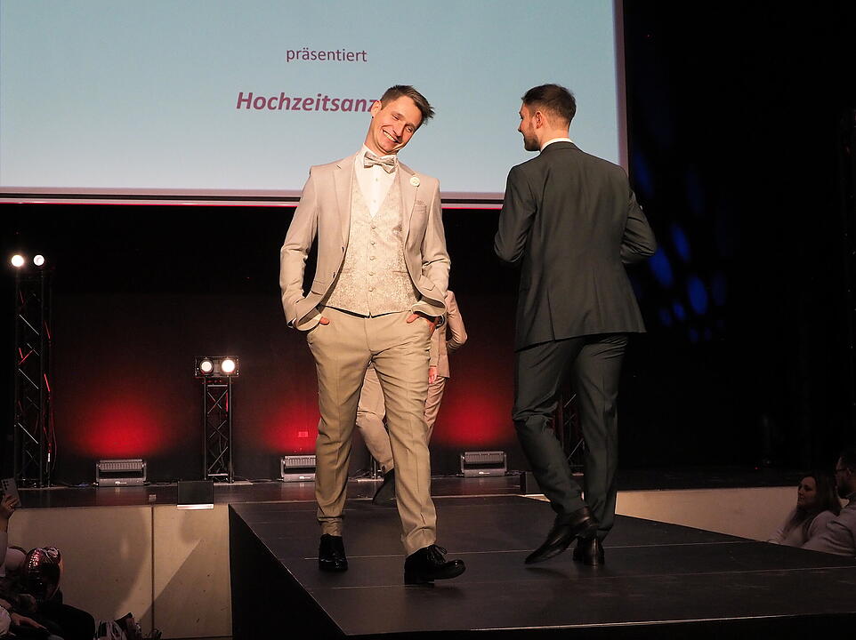 Inkl. Braut- und Festmodenschauen.