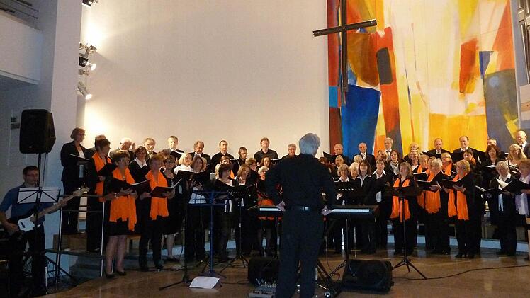 Belgische und fränkische Sänger beim Konzert Foto: fra-press