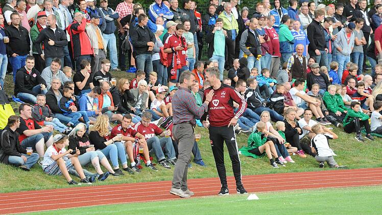 Impressionen vom Spiel des 1. FC Nürnberg (weiße Trikots) gegen die Würzburger Kickers (2:2). Foto: Hopf