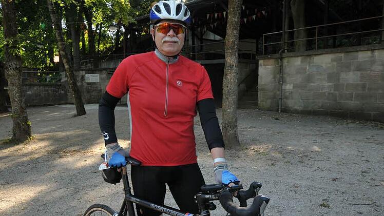 Reinhard Schwinghammer reiste schon auf dem Rad an.