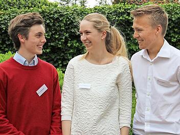 Felix Lerchenfeld, Christin Hopfenmüller und Marco Leppert sind für die anstehende Runde im Planspiel Play the market gut gerüstet. Foto: Katharina Müller-Sanke