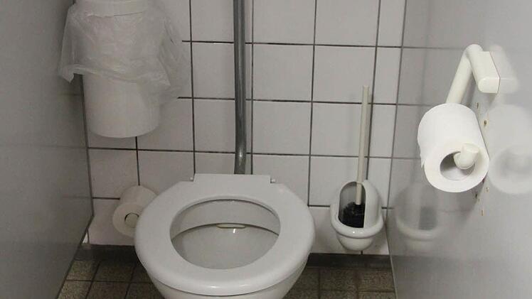 Katastrophale Zustände herrschen Schule nicht, auch wenn die Toiletten nicht mehr dem neuesten Stand entsprechen.