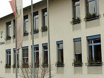 Mitten im Ort: das Rathaus in Hemhofen Foto: Andreas Dorsch