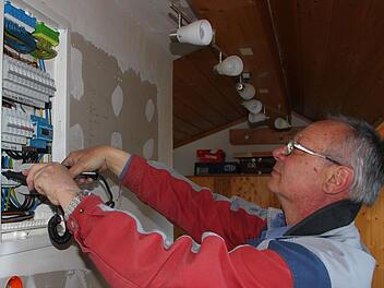 Auch in der Coronakrise ist Elektriker Detlef Weißmann im Einsatz.Foto: Jürgen Gärtner