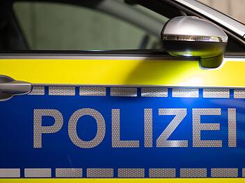 Vor den Augen der Polizei: Fahrer (74) schl&auml;ft nach &Uuml;berholman&ouml;ver auf A93 ein