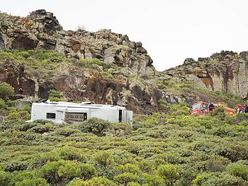 Bus st&uuml;rzt auf Kanareninsel B&ouml;schung hinab