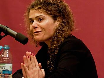 Die Schriftstellerin Astrid Rosenfeld stellte ihren zweiten Roman "Elsa ungeheuer" in Coburg vor.Fotos: Jochen Berger