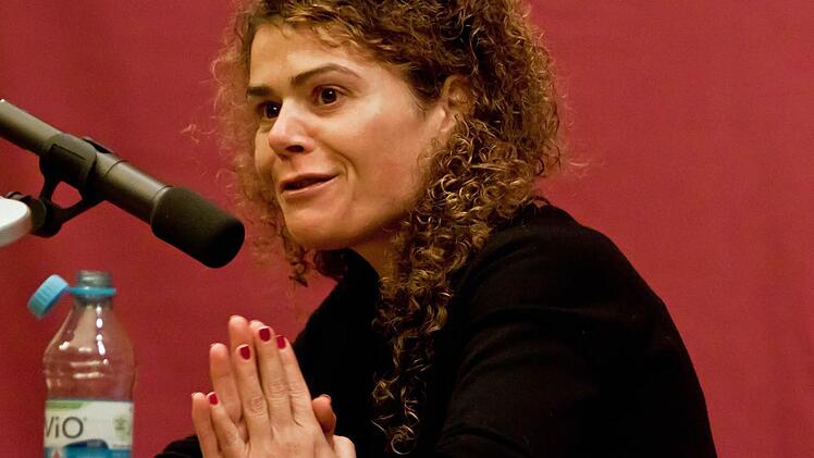 Die Schriftstellerin Astrid Rosenfeld stellte ihren zweiten Roman "Elsa ungeheuer" in Coburg vor.Fotos: Jochen Berger