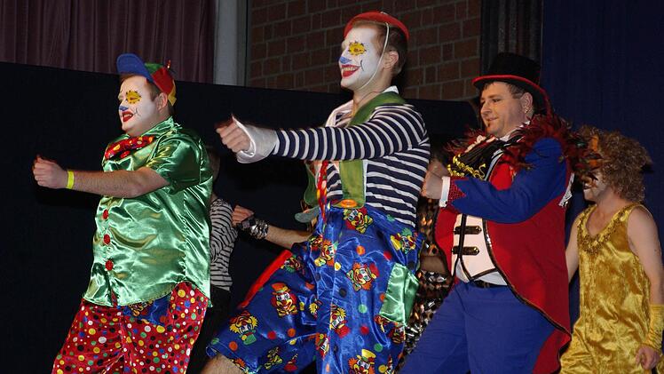 Die Obereschenbacher Männer errangen den 2. Platz beim Männerballett-Turnier mit ihrem "Circus of Dance". Foto: Winfried Ehling