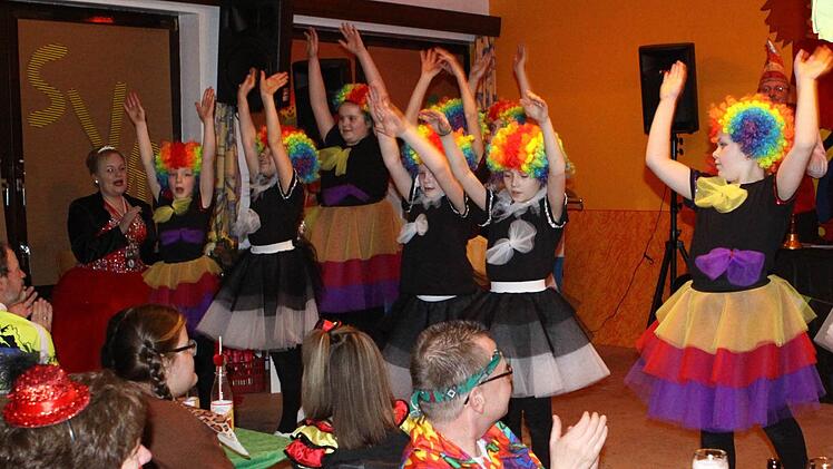 Die roten Funken beim Showtanz. Foto: Thomas Dill