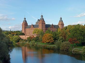 Sie m&ouml;chten Aschaffenburg entdecken und dabei nicht auf die Vorz&uuml;ge einer eigenen Wohnung verzichten? Dann sind diese 5 Ferienwohnungen und Apartments in Aschaffenburg und Umgebung etwas f&uuml;r Sie.Foto: Pixabay/WikimediaImages