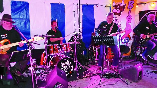 Die "Bieroxn" spielen beim "Dümpfelschöpfer". Foto: Stephan Stöckel/Archiv