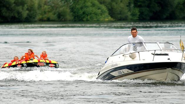 Regelm&auml;&szlig;ig beteiligt sich der 1. Motorbootclub Obertheres an der Ferienspa&szlig;aktion der Gemeinde Theres. Foto: Ulrike Langer