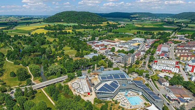 Ausblick auf die Eisenbahnerstadt Treuchtlingen in Mittelfranken