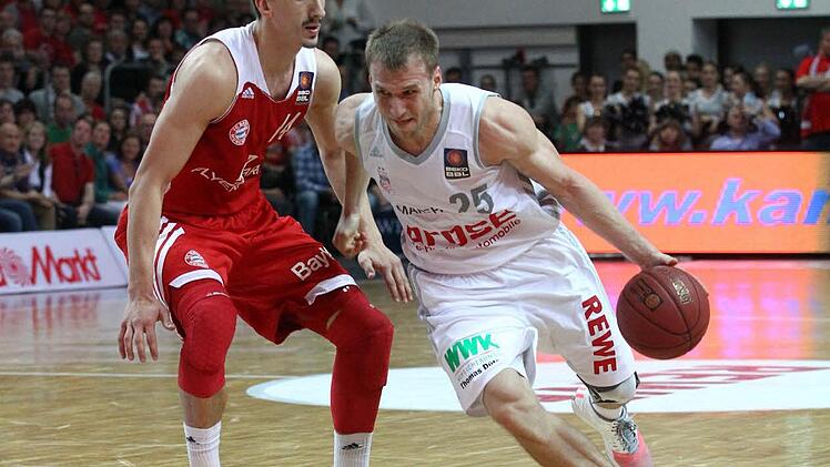 Künftig Teamkollegen: Anton Gavel (r.), hier noch im Trikot der Brose Baskets, und der Münchner Nihad Djedovic. Foto: sportpress