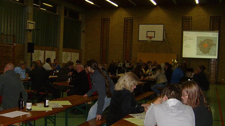 Viele Bürger waren zur Abschlussveranstaltung gekommen und diskutierten die Ergebnisse. Foto: Petra Malbrich