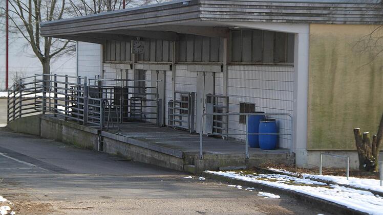 Die gekündigten Lohnschlächter kämpfen um ihren Job im Kulmbacher Schlachthof (Bild). Foto: Alexander Hartmann