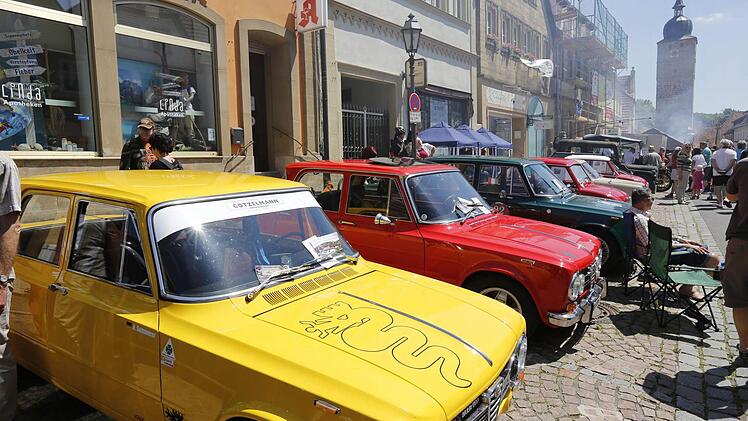 Diesmal war der vollgeparkte Marktplatz eine Zierde.Foto: Matthias Hoch