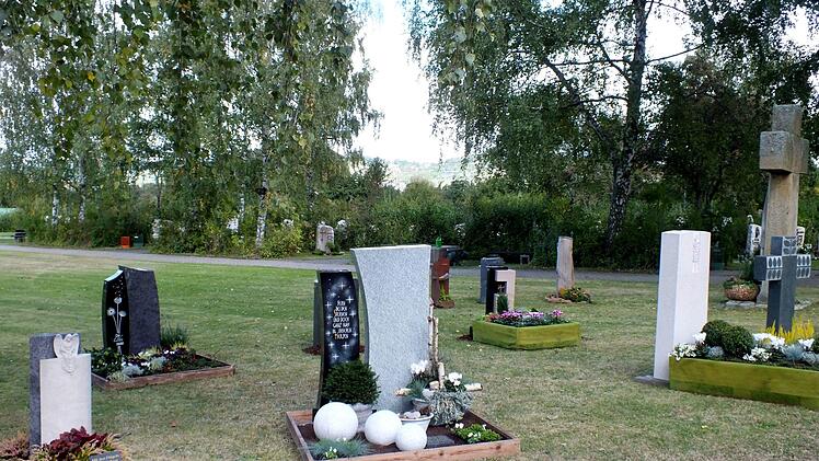 Zum Tag des offenen Friedhof hatte der Gärtnerring Haßberge Mustergräber angelegt.