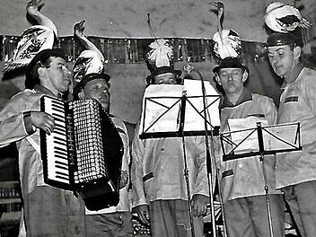 Für Furore sorgten ab 1969 die berühmten "Hache Lochboch-Gäns". Von links: Helmut Detsch, Karl Dauer, Helmut Altmann, Andreas Däumer und Manfred Däumer. Gerd Fleischmann