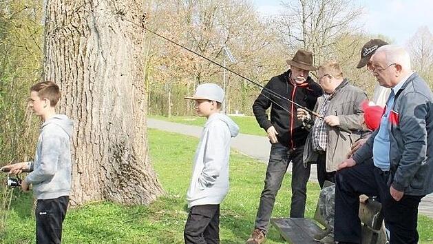 Nach einer Anglerschulung fand beim Gremsdorfer Fischereiverein das traditionelle Anfischen statt.  Foto: privat