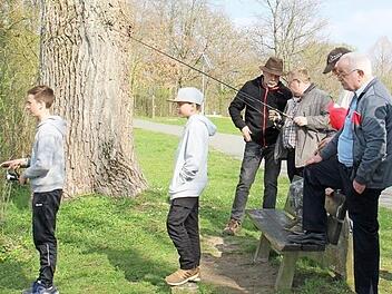 Nach einer Anglerschulung fand beim Gremsdorfer Fischereiverein das traditionelle Anfischen statt.  Foto: privat