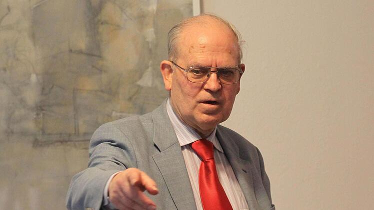 Kurt Neun im Ausstellungspavillon des Kunstvereins CoburgFoto: Jochen Berger