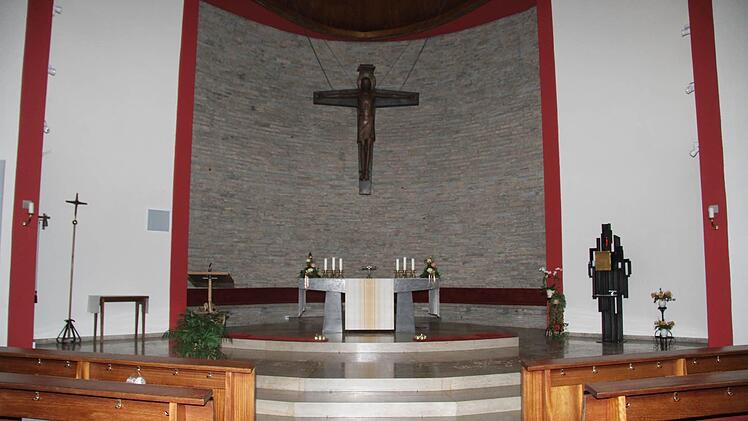 Der Altarraum der St-Hedwigs-Kirche