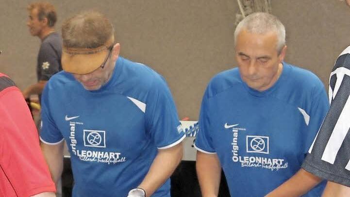 Die Kulmbacher Tischfußballspieler Freitag (rechts) und Kießling gewannen das WCS-Turnier.  Foto: privat