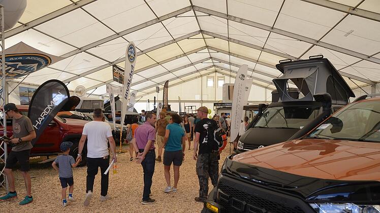Dachzelte in jeder Form und Größe, auch das bot die Abenteuer- und Allrad-Offroadmesse in Bad Kissingen. Peter Rauch