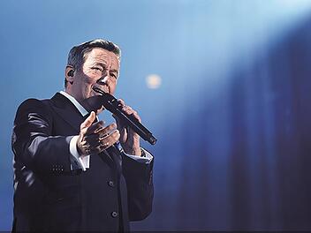 Roland Kaiser wird erst am 22. Juli 2022, 20 Uhr, in Fulda auftreten. Die Open-Air-Konzerte auf dem Domplatz wurden wegen Corona um ein Jahr verschoben. Foto: Steffen Schmid