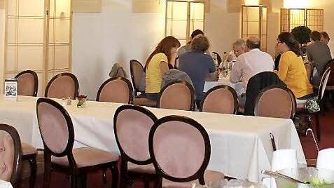 Renate Haag hat genug von den Streitigkeiten mit ihrem Verpächter und gibt die Bewirtschaftung der historischen Räume im Pommersfeldener Schlosshotel auf.  Fotos: Andreas Dorsch