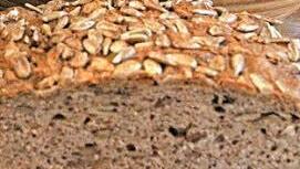Vollkornbrot muss grau sein. Außerdem ist die Struktur des Brotes wichtig.