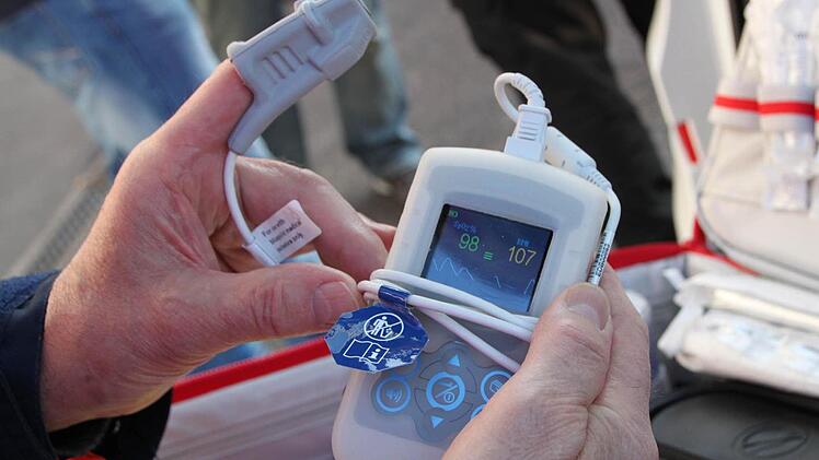 Impressionen von der Übergabe eines neuen Notarzteinsatz-Fahrzeugs an die Rettungswache Bad Brückenau am 8. April 2015. Foto: Ulrike Müller