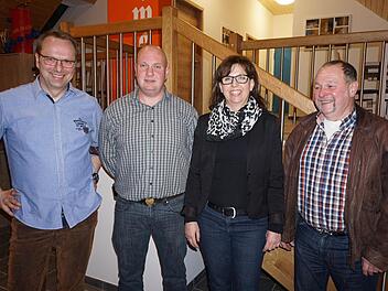 Der Vorstand des "Vereinsring Rhöndorf Langenleiten" hat sich nun als eingetragener Verein neu aufgestellt (von links): Michael Blaser (Vorsitzender), Steffen Hildmann (stellvertretender Vorsitzender), Sonja Söder (Kasse) und Edgar Keßler (Marktleiter).  Foto: Marion Eckert