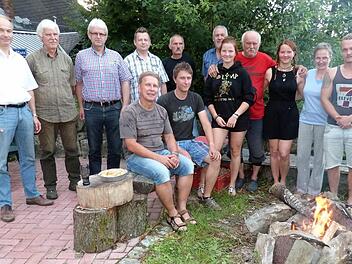 Die Neuensorger B&uuml;rgerinitiative gegen eine Monsterstromtrasse will den Politikern in Bund, Land und auf kommunaler Ebene "Feuer unterm Hintern" machen. Foto: Werner Rei&szlig;aus