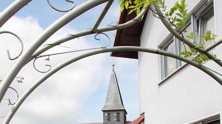 Die Kirche im Herzen von Singenrain ist mehr als ein Gotteshaus: Das Denkmal sorgt für ein gutes Gefühl, Identität und Freiheit. Foto: Carmen Schmitt