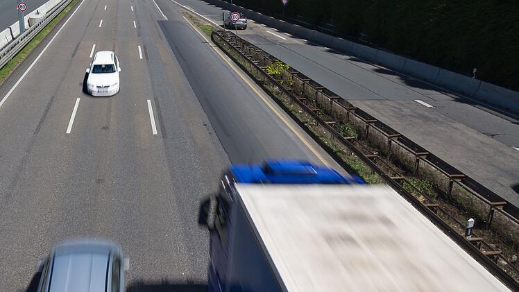 Kreis Ansbach: Linksabbieger &uuml;bersieht &Uuml;berholenden - Schwerer Unfall mit f&uuml;nfstelliger Schadenssumme