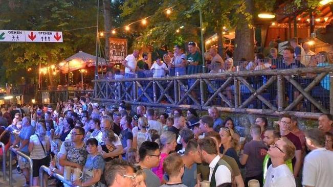 Der Wunsch nach gewohnter Festlaune ist groß: Das nächste Annafest soll wieder "normal" sein.
