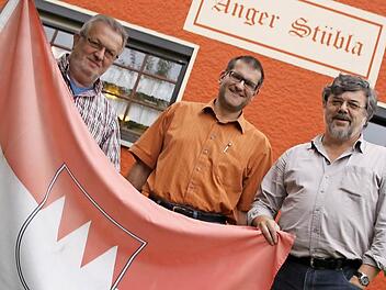 Die drei Hauptinitiatoren von "franggn middich" (von rechts): Karl-Heinz Müller, Mario Kern und der Vorsitzende der Kultur- und Freizeitfreunde, Georg Müller Fotos: Matthias Einwag