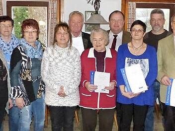 Unser Bild zeigt die geehrten Mitglieder des VdK-Ortsverbandes Grafengehaig zusammen mit dem Vorstand und den Ehrengästen. Foto: Klaus-Peter Wulf