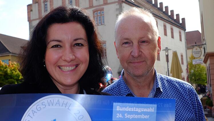 Dorothee Bär und Detlef Heim riefen zur aktiven Teilnahme an der Bundestagswahl auf.. Foto: Gerd Schaar