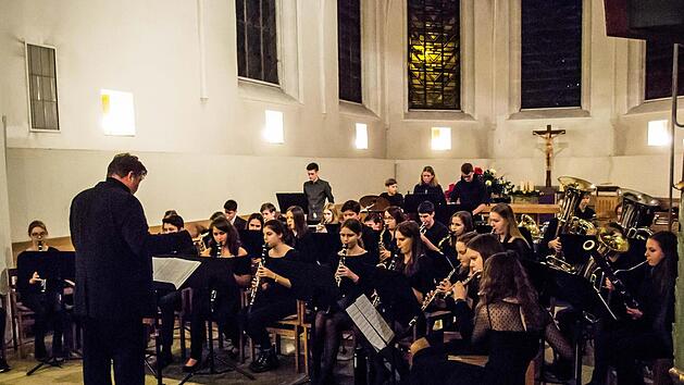 Gro&szlig;en Zuspruch fand das Adventskonzert des Gymnasiums Albertinum in der Coburger Heilig-Kreuz-Kirche. Gestaltet wurde es von zahlreichen Solisten und Ensembles sowie dem Oberstufen- und M&auml;dchenchor.Foto: Jochen Berger
