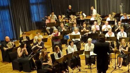 Die Stadtkapelle Hammelburg begeisterte mit Filmhelden wie Jack Sparrow, James Bond und Robin Hood.Dieter Vogler