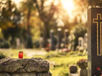 Fürth stellt neues Elektro-Servicemobil für den Friedhof vor - "in die Jahre gekommen"
